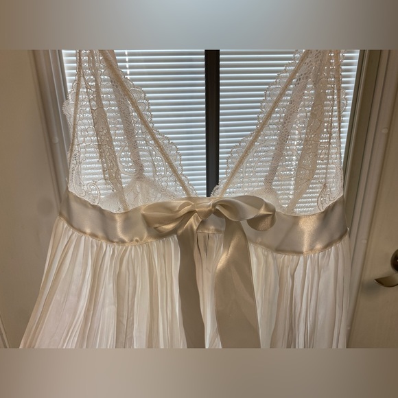 Victoria's Secret || Victoria’s Secret bridal Pleated Lace Babydoll lingerie - Picture 9 of 13